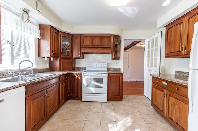 962 Montgomery Street, Manchester, NH 03102