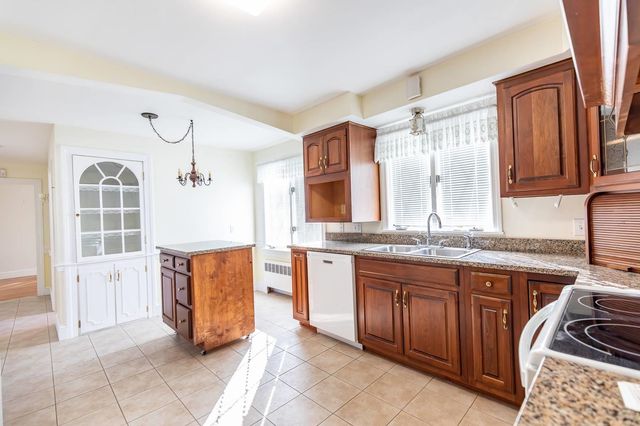 962 Montgomery Street, Manchester, NH 03102