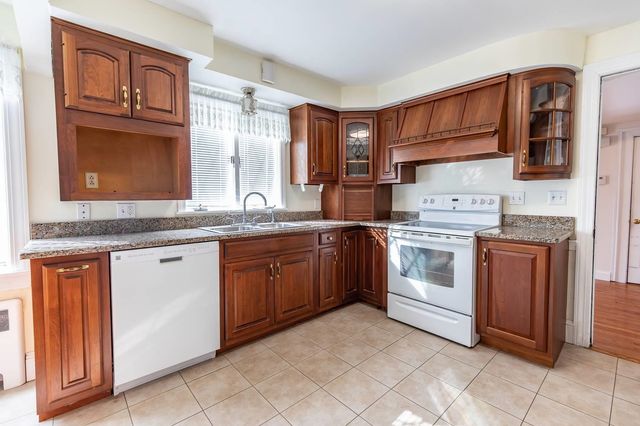 962 Montgomery Street, Manchester, NH 03102