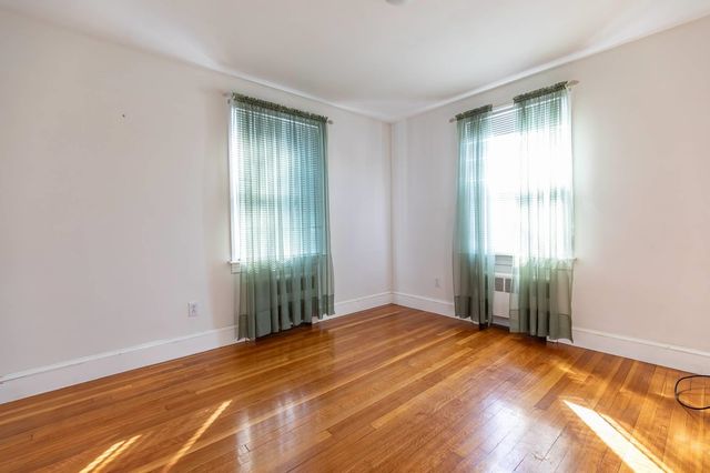 962 Montgomery Street, Manchester, NH 03102