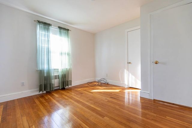 962 Montgomery Street, Manchester, NH 03102