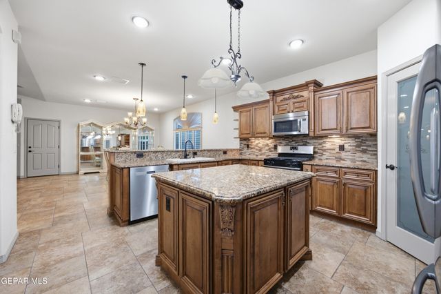 12705 COZY PRAIRIE Court, El Paso, TX 79938