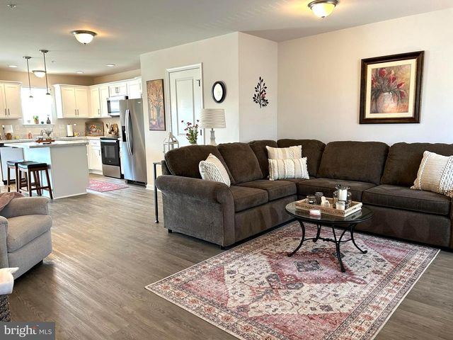 11 LANDING PL, York, PA 17408