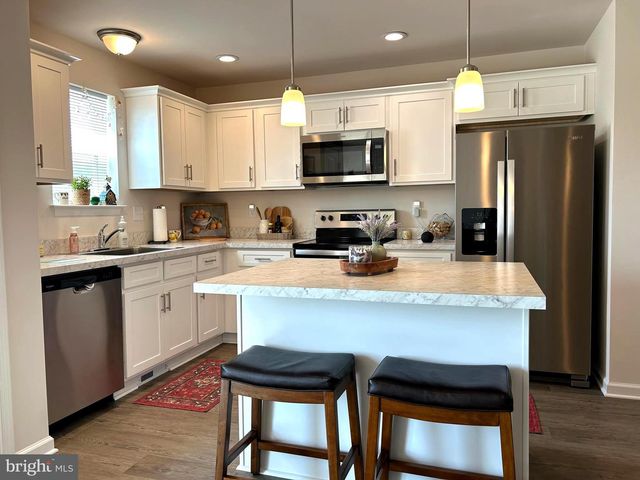 11 LANDING PL, York, PA 17408