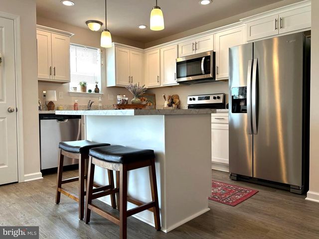 11 LANDING PL, York, PA 17408