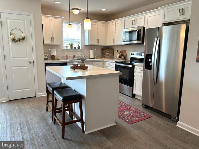 11 LANDING PL, York, PA 17408
