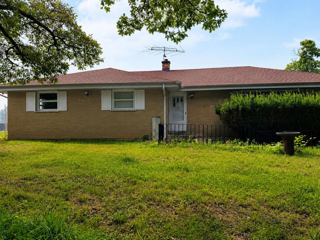 11305 Ballard Road, Woodstock, IL 60098