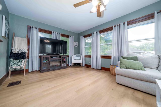 2220 N HUNTINGTON Road, Marion, IN 46952