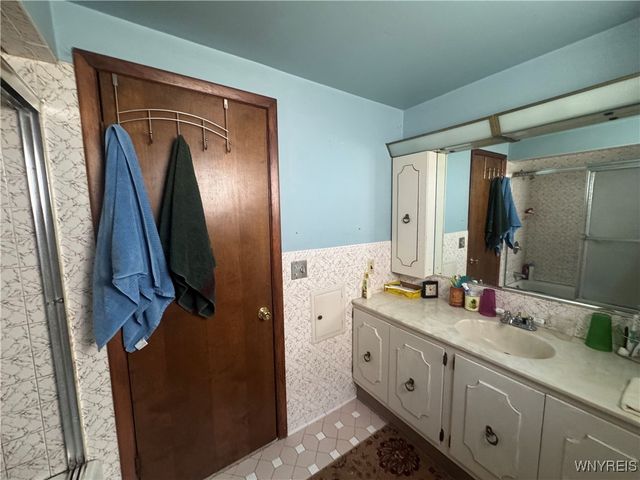 40 Hedwig Avenue, Cheektowaga, NY 14211