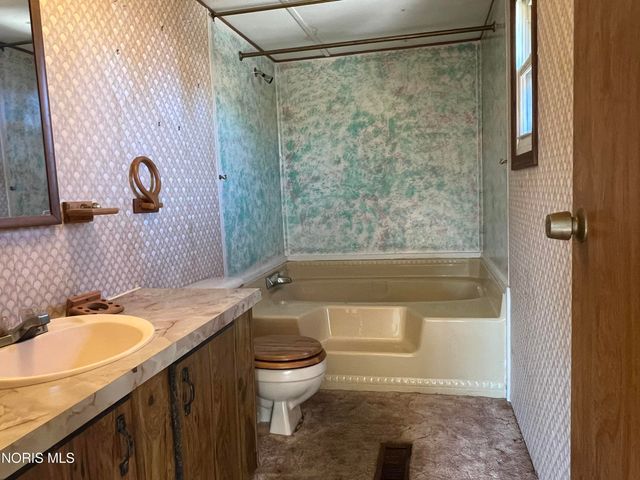 13331 Dohoney Road, Defiance, OH 43512