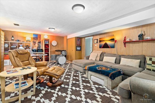 532 N Redfield Court, Park Ridge, IL 60068