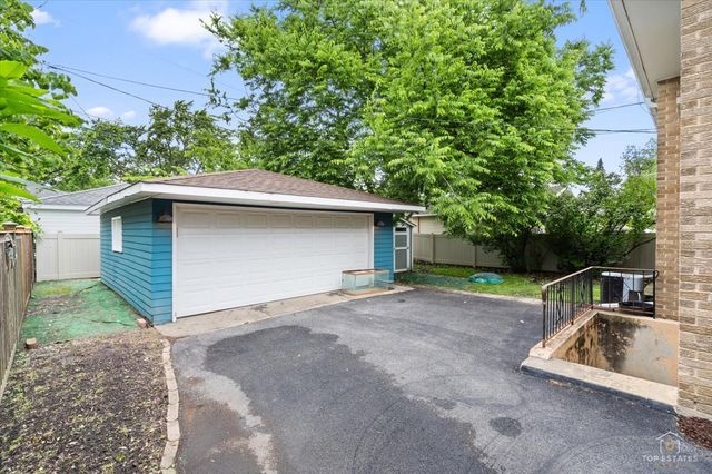532 N Redfield Court, Park Ridge, IL 60068