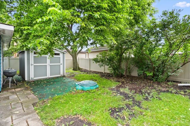 532 N Redfield Court, Park Ridge, IL 60068
