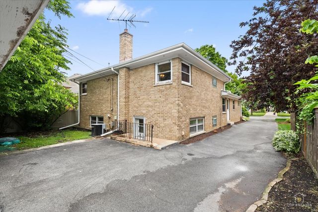 532 N Redfield Court, Park Ridge, IL 60068