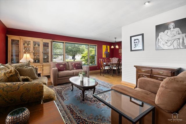 532 N Redfield Court, Park Ridge, IL 60068