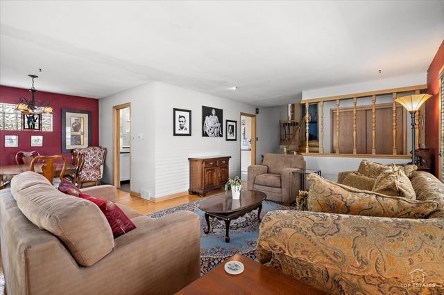 532 N Redfield Court, Park Ridge, IL 60068