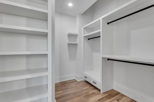 3806 Harding Pl, Nashville, TN 37215