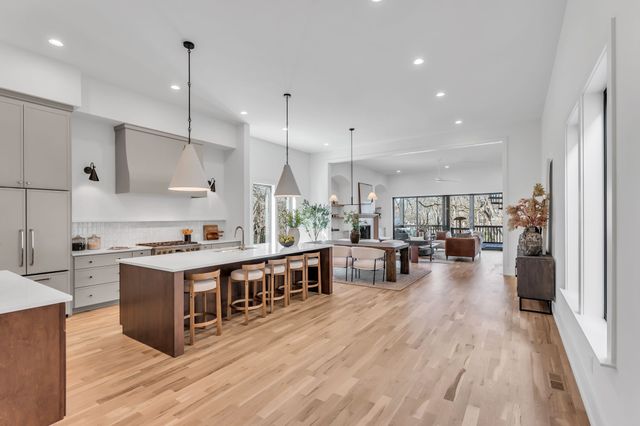 3806 Harding Pl, Nashville, TN 37215