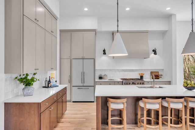 3806 Harding Pl, Nashville, TN 37215