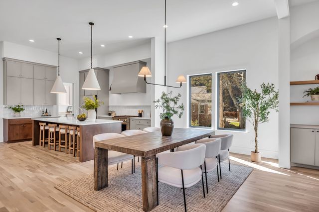 3806 Harding Pl, Nashville, TN 37215