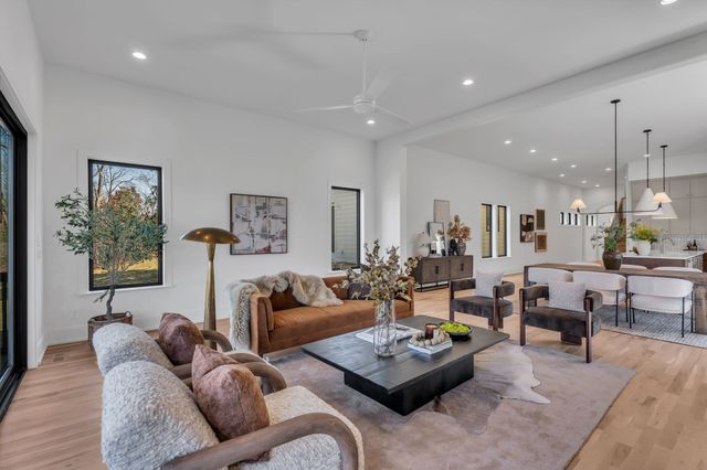 3806 Harding Pl, Nashville, TN 37215