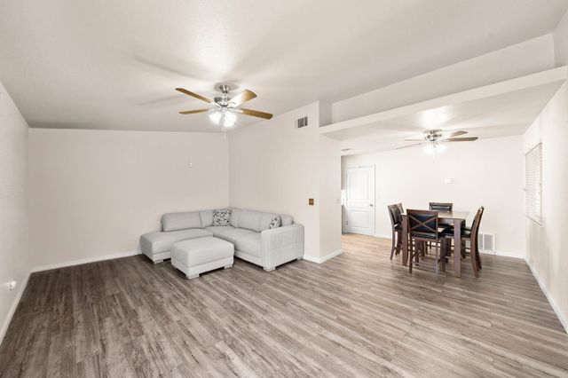 7579 Sunmore Ln, Sacramento, CA 95828