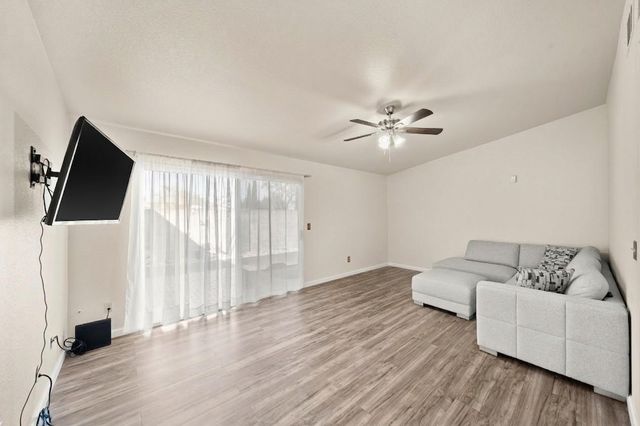 7579 Sunmore Ln, Sacramento, CA 95828