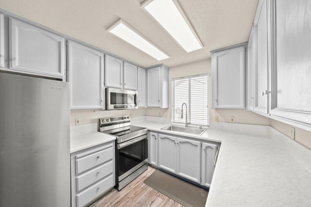 7579 Sunmore Ln, Sacramento, CA 95828