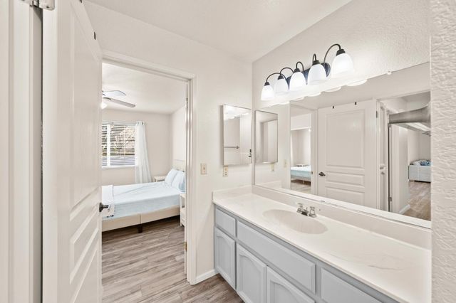 7579 Sunmore Ln, Sacramento, CA 95828