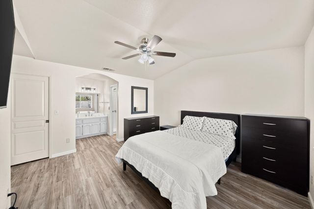 7579 Sunmore Ln, Sacramento, CA 95828