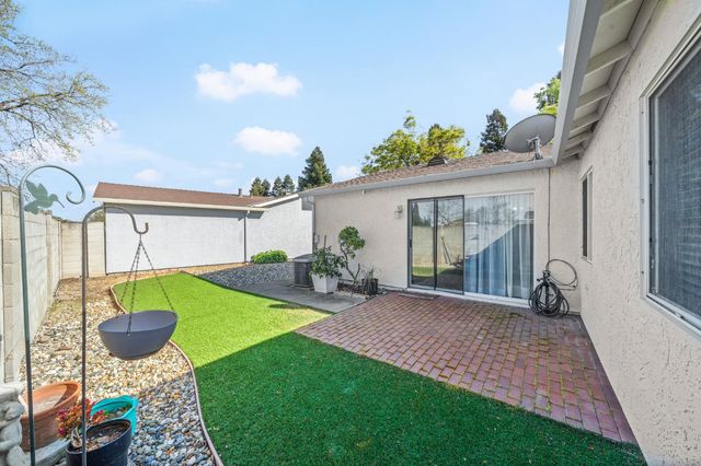 7579 Sunmore Ln, Sacramento, CA 95828