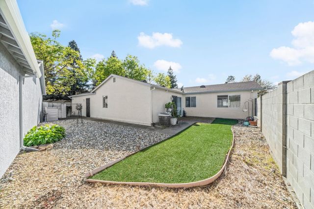 7579 Sunmore Ln, Sacramento, CA 95828