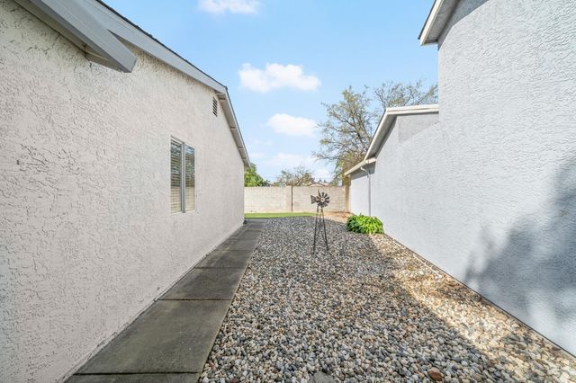 7579 Sunmore Ln, Sacramento, CA 95828