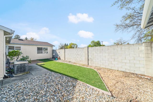 7579 Sunmore Ln, Sacramento, CA 95828