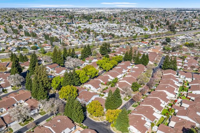 7579 Sunmore Ln, Sacramento, CA 95828