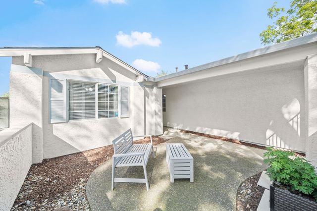 7579 Sunmore Ln, Sacramento, CA 95828