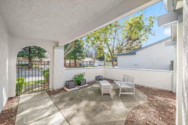 7579 Sunmore Ln, Sacramento, CA 95828