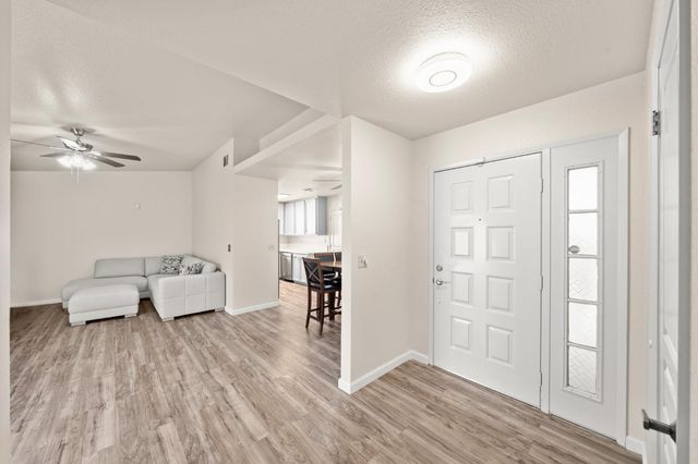 7579 Sunmore Ln, Sacramento, CA 95828