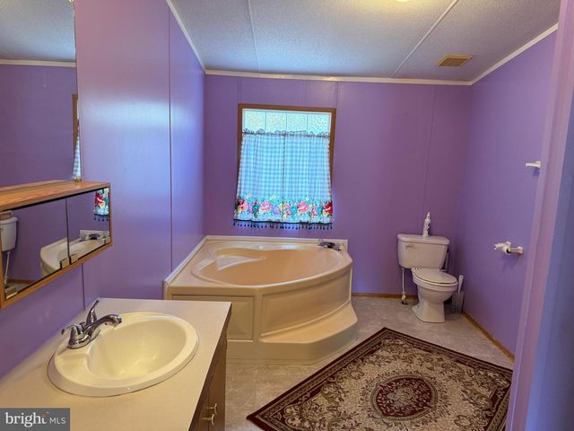 1 CHAPEL DR, Lewistown, PA 17044