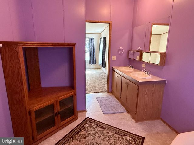 1 CHAPEL DR, Lewistown, PA 17044