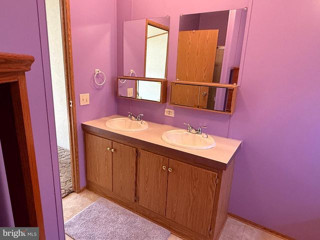 1 CHAPEL DR, Lewistown, PA 17044