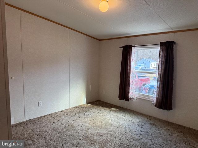 1 CHAPEL DR, Lewistown, PA 17044