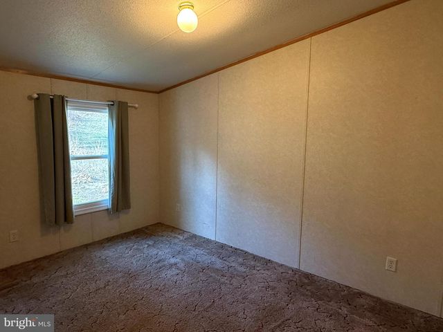 1 CHAPEL DR, Lewistown, PA 17044