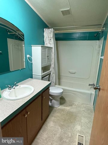 1 CHAPEL DR, Lewistown, PA 17044