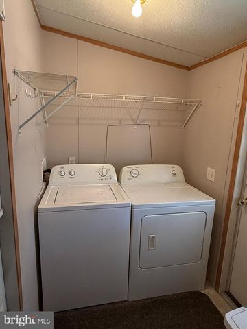 1 CHAPEL DR, Lewistown, PA 17044