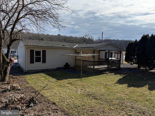 1 CHAPEL DR, Lewistown, PA 17044