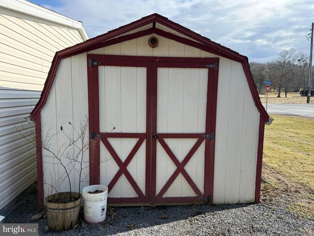 1 CHAPEL DR, Lewistown, PA 17044