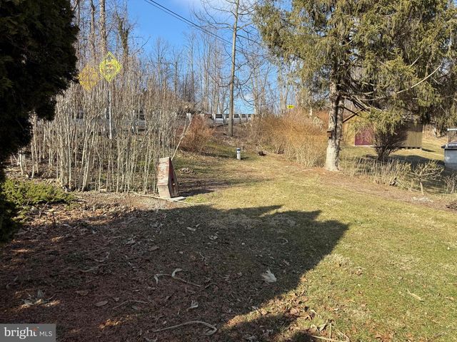 1 CHAPEL DR, Lewistown, PA 17044