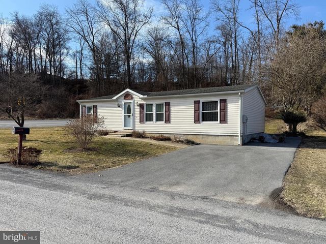 1 CHAPEL DR, Lewistown, PA 17044