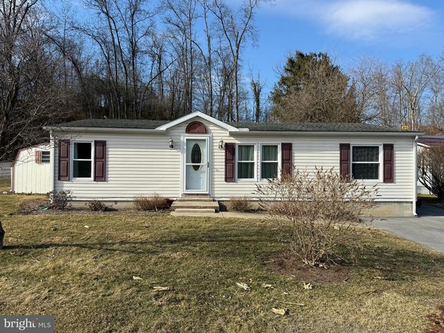 1 CHAPEL DR, Lewistown, PA 17044